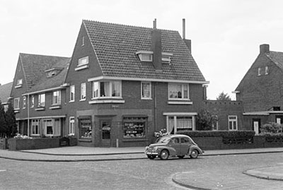 bakkerij Maassen op de hoek van de Marterstraat en de Hindestraat